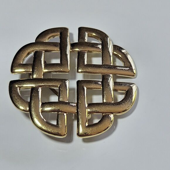 **Sale** Vintage Soldor Signed Gold Tone Circular Celtic Knot Brooch - Picture 6 of 9